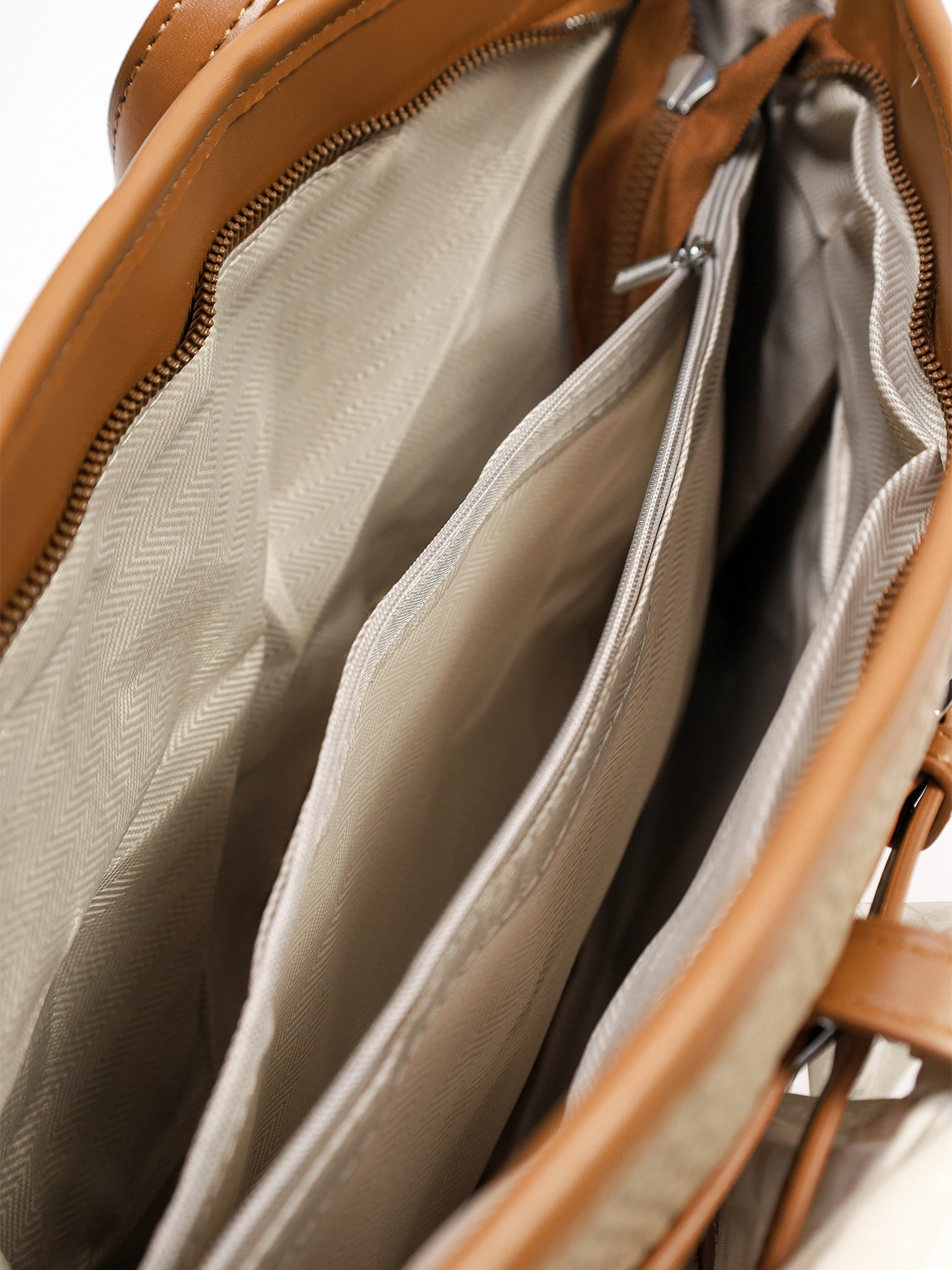 Сумка-тоут с контрастными ручками и ремешком с пряжкой в ассортименте